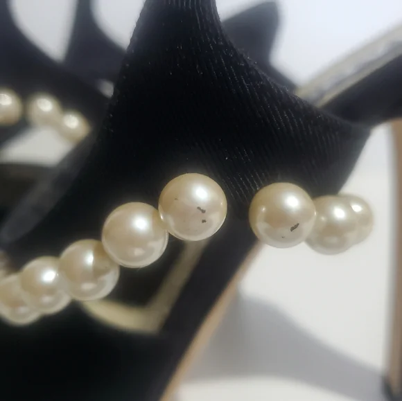 CHANEL Black Sandals Elegant Design - Picture 4 of 7